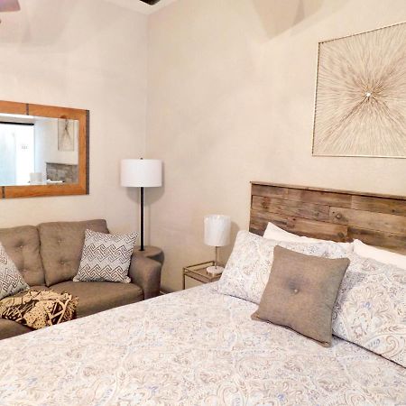 Budget Friendly Condo Within Walking Distance To The Beach! غولف شورز المظهر الخارجي الصورة