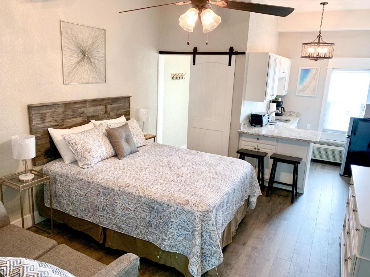 Budget Friendly Condo Within Walking Distance To The Beach! غولف شورز المظهر الخارجي الصورة