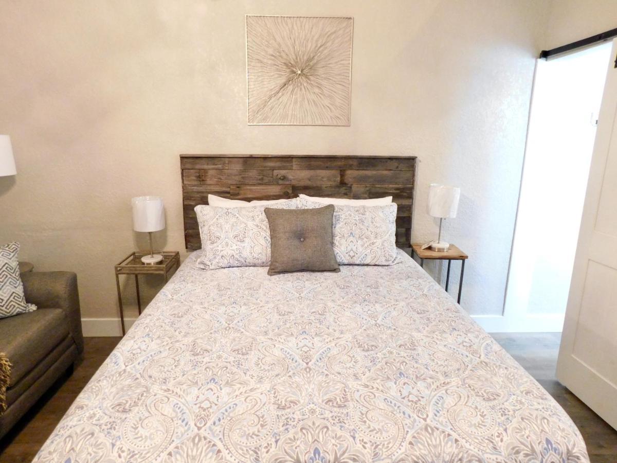 Budget Friendly Condo Within Walking Distance To The Beach! غولف شورز المظهر الخارجي الصورة