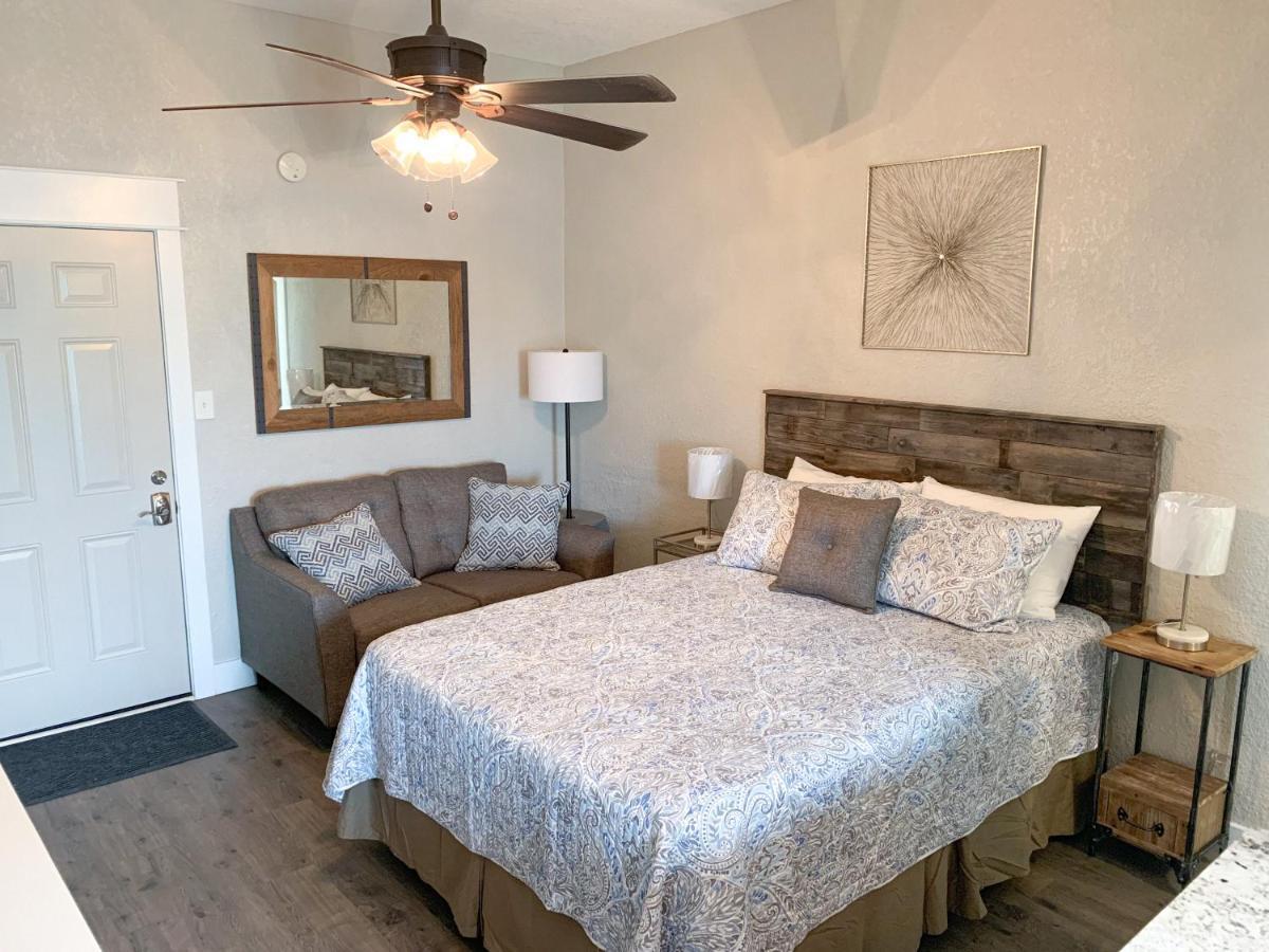 Budget Friendly Condo Within Walking Distance To The Beach! غولف شورز المظهر الخارجي الصورة