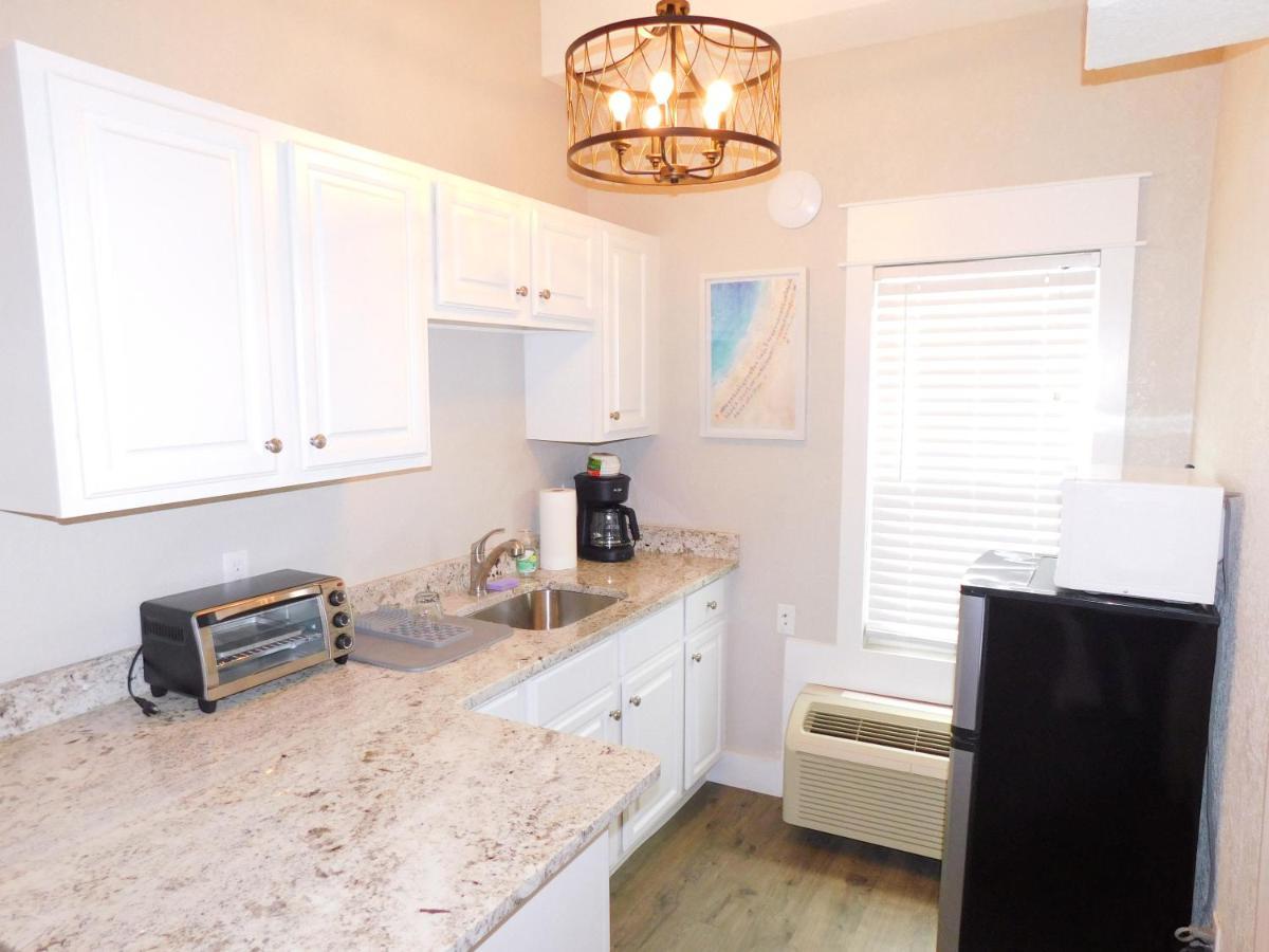 Budget Friendly Condo Within Walking Distance To The Beach! غولف شورز المظهر الخارجي الصورة