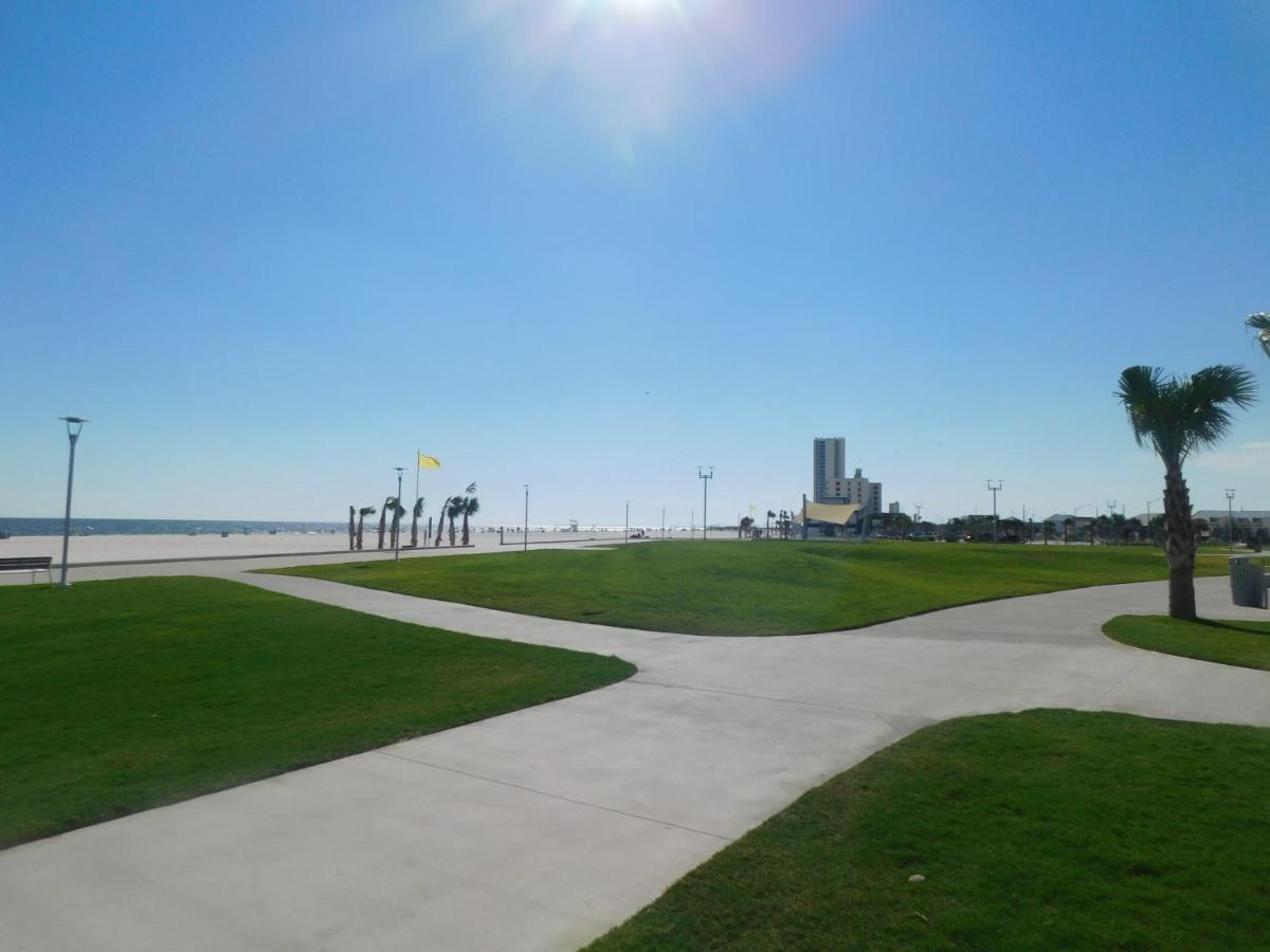 Budget Friendly Condo Within Walking Distance To The Beach! غولف شورز المظهر الخارجي الصورة